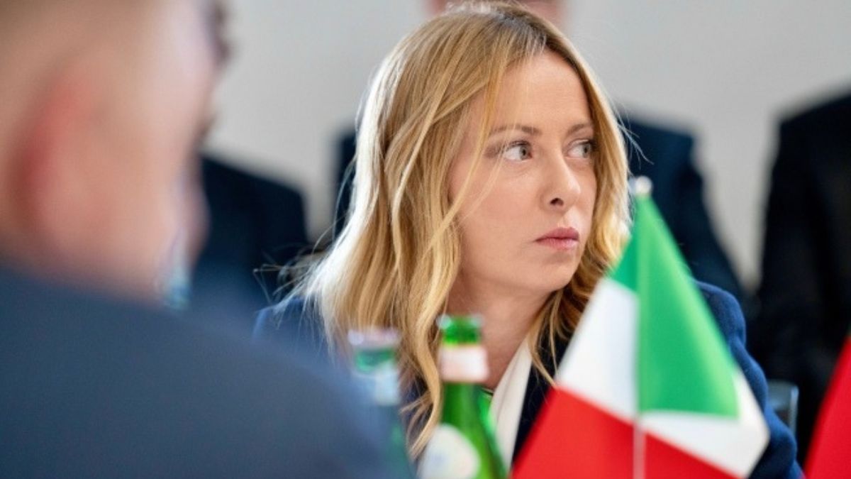 manovra landini attacca dal corteo cgil a roma fa abbastanza schifo 14 miliardi per le armi da Thesocialpost.it manovra landini attacca dal corteo cgil a roma fa abbastanza schifo 14 miliardi per le armi