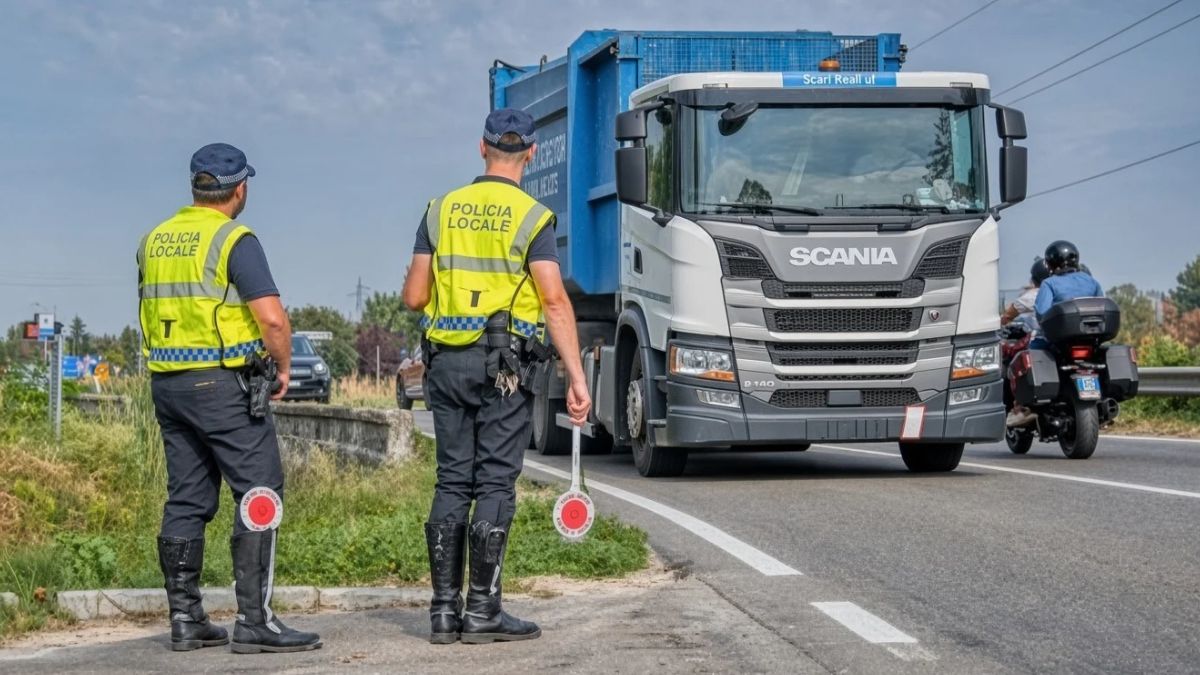 poliziotto muore travolto da un camion sull8217e45 era di scorta ai tifosi dell8217avellino da Thesocialpost.it poliziotto muore travolto da un camion sull8217e45 era di scorta ai tifosi dell8217avellino