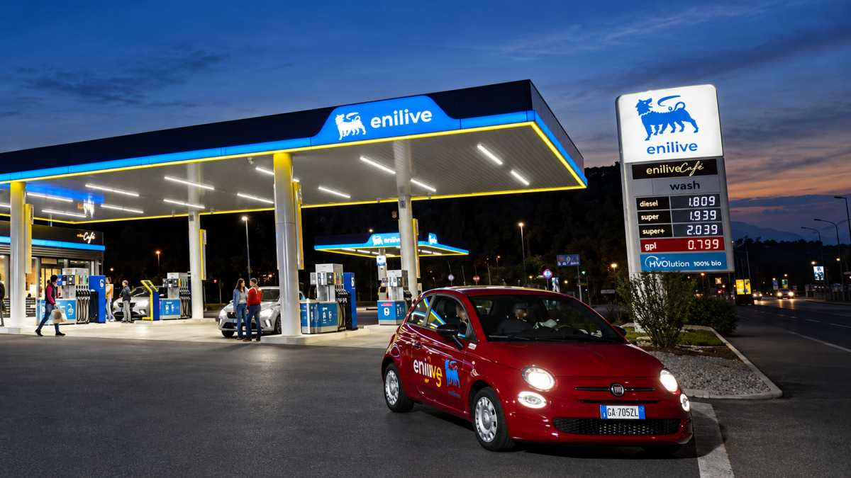 carburanti eni taglia ancora il gasolio prezzo consigliato a 219 euro al litro da Thesocialpost.it carburanti eni taglia ancora il gasolio prezzo consigliato a 219 euro al litro