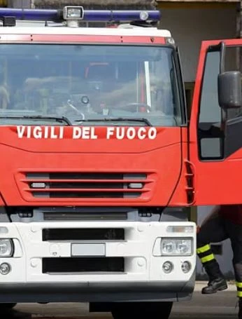 Imperia, auto precipita in un burrone: morto ragazzo di 16 anni, ferito il padre