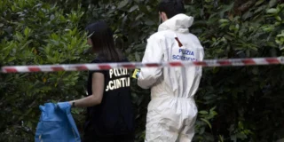 bimba trovata morta nel parco