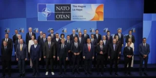 vertice Nato Meloni coperta
